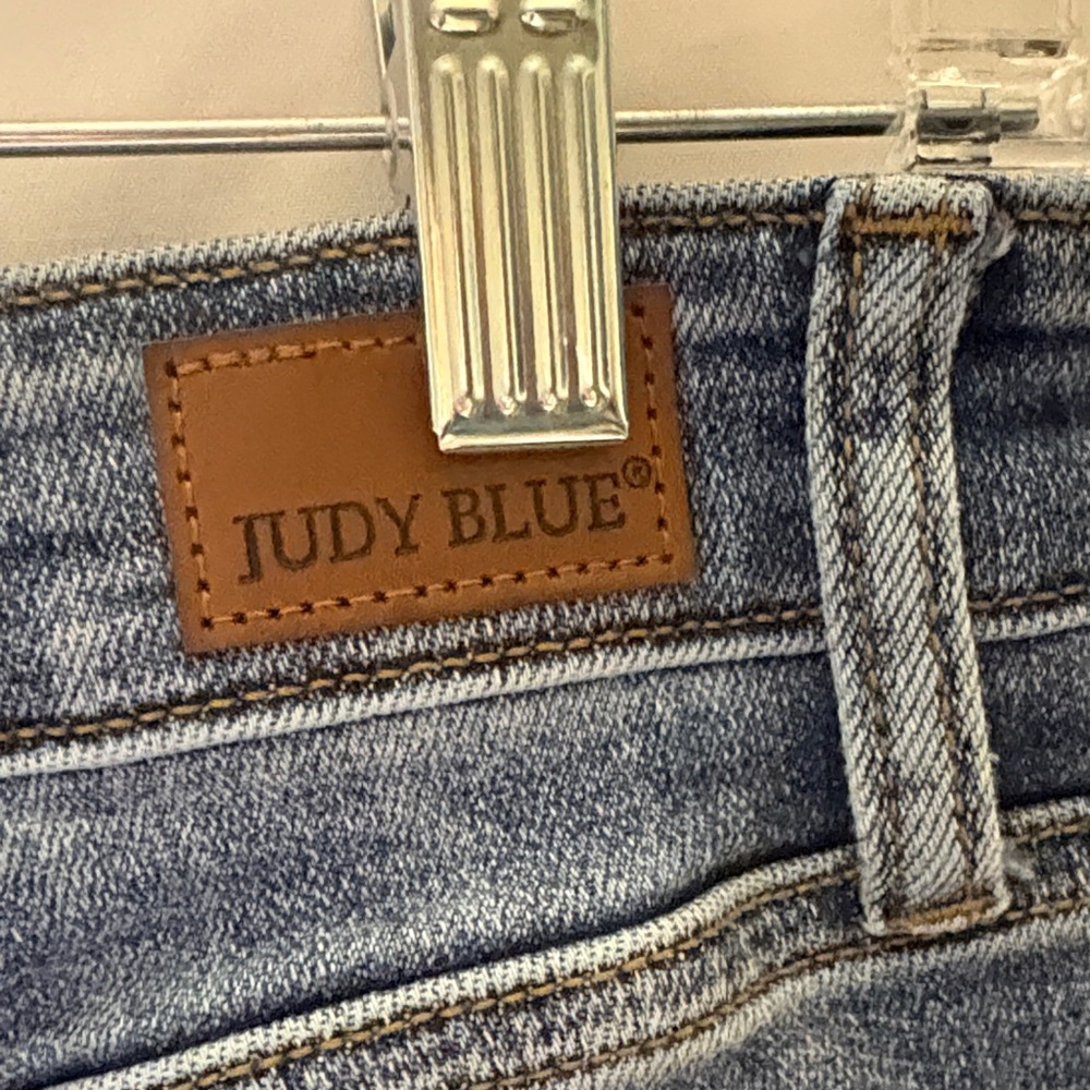 Judy Blue Medium Wash Skinny Jeans - Picture 4 of 7